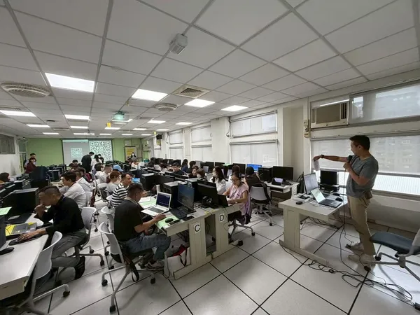 逢甲大學工作坊 電腦教室全景
